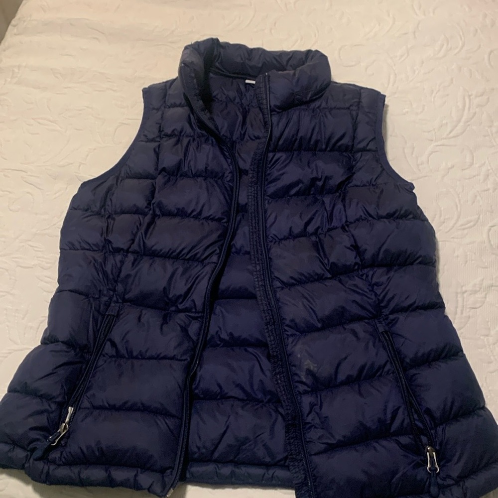 Charter Club Vest/dtchable hood & sleeve bag for travel
